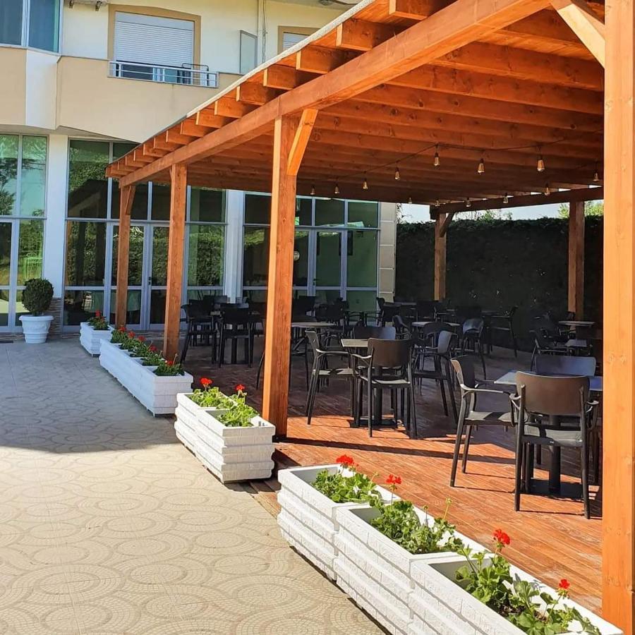 Risus Hotel โกเลม ภายนอก รูปภาพ