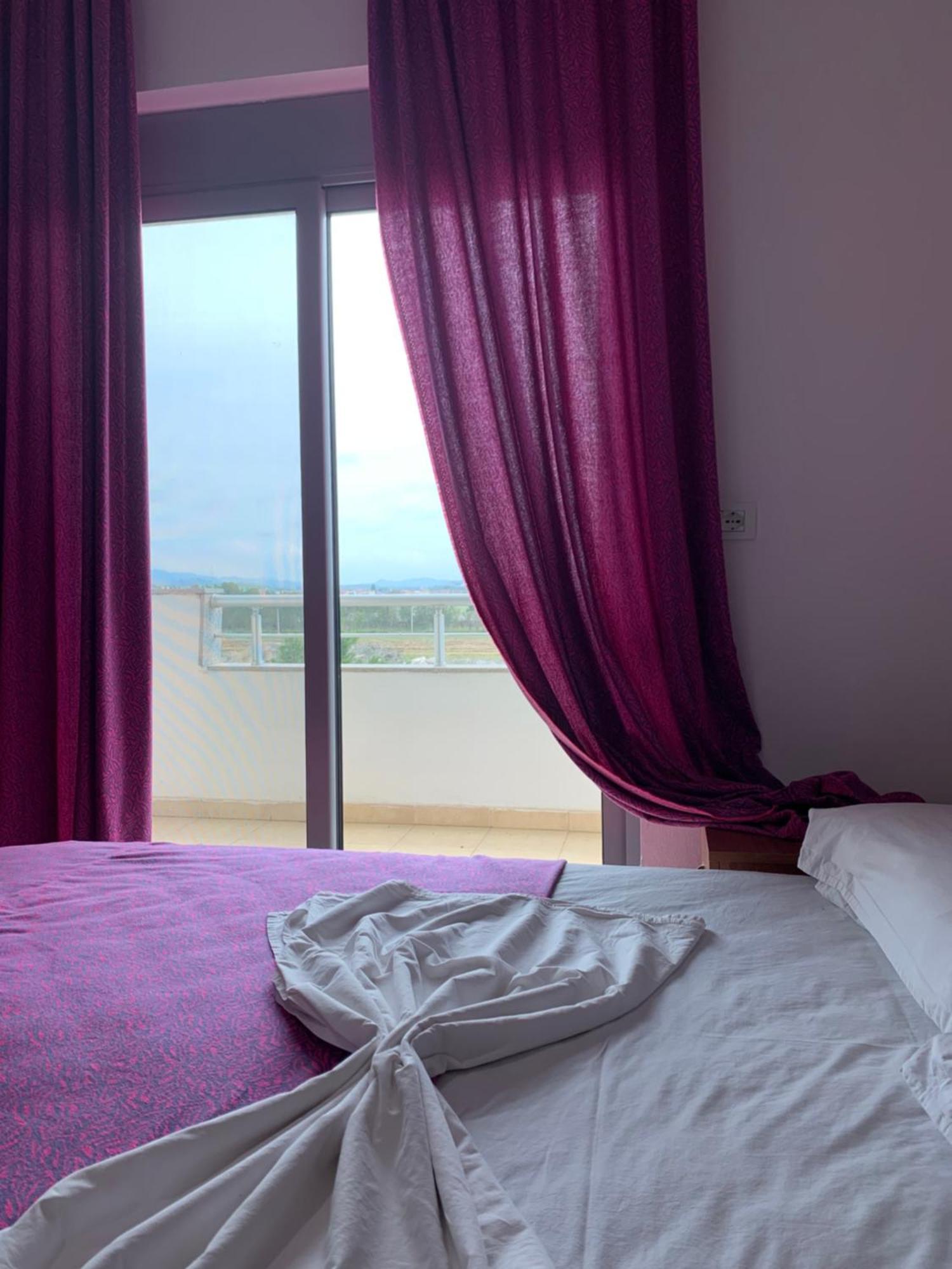 Risus Hotel โกเลม ภายนอก รูปภาพ