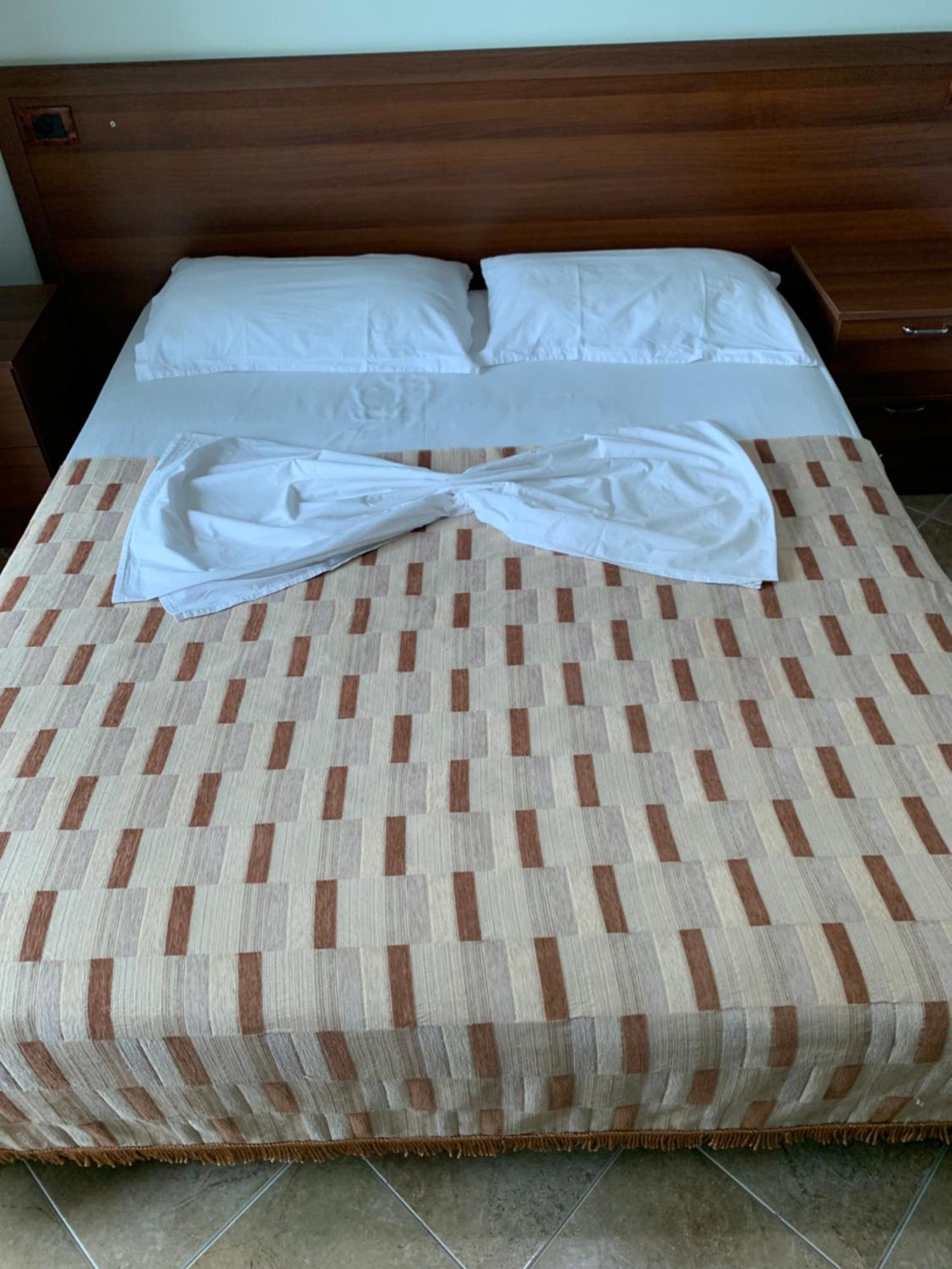 Risus Hotel โกเลม ภายนอก รูปภาพ