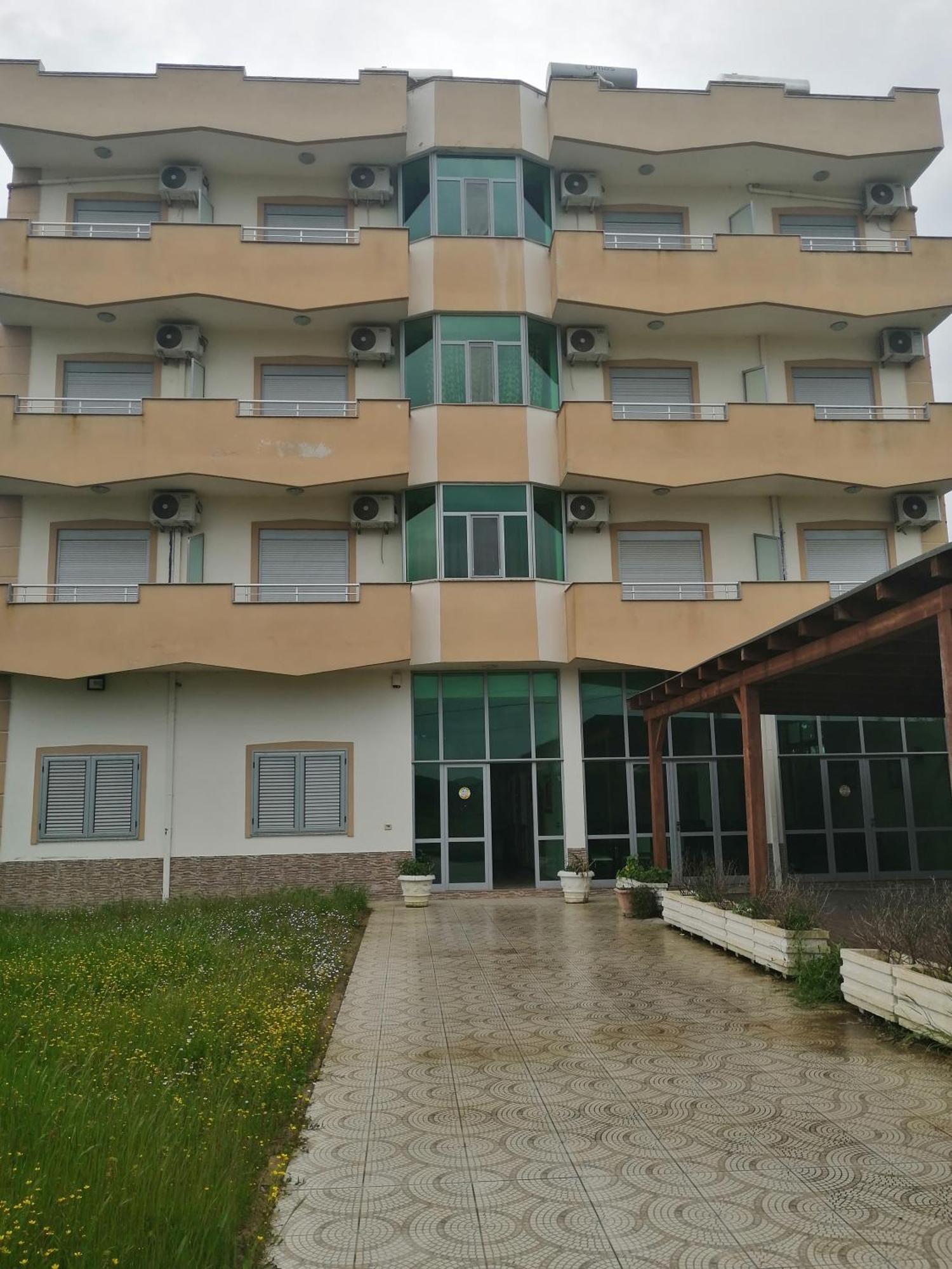 Risus Hotel โกเลม ภายนอก รูปภาพ