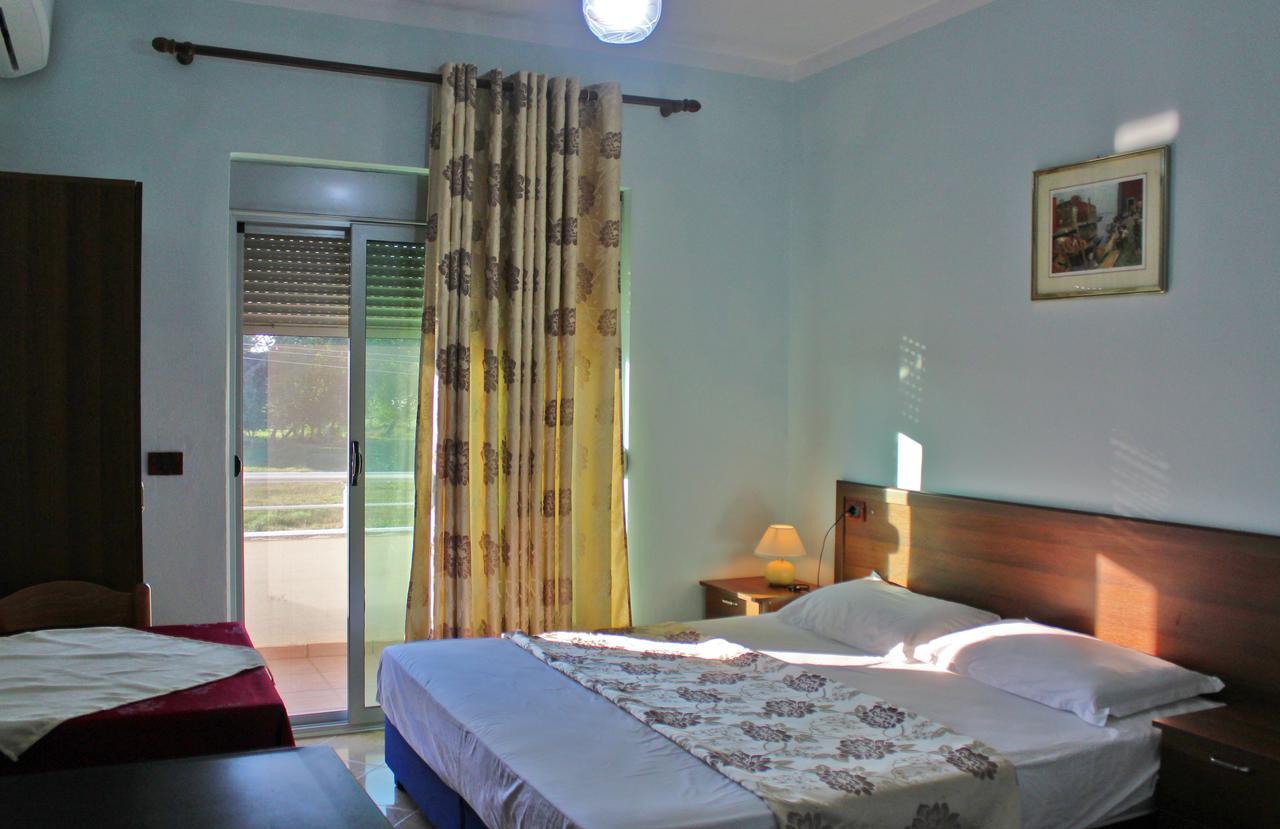 Risus Hotel โกเลม ภายนอก รูปภาพ