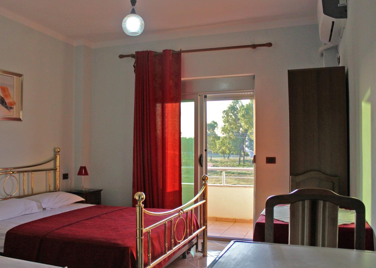 Risus Hotel โกเลม ภายนอก รูปภาพ