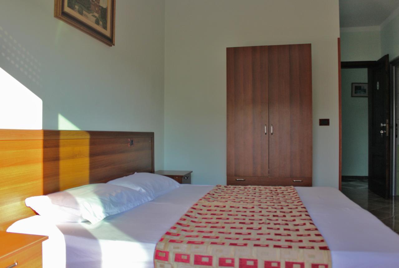 Risus Hotel โกเลม ภายนอก รูปภาพ