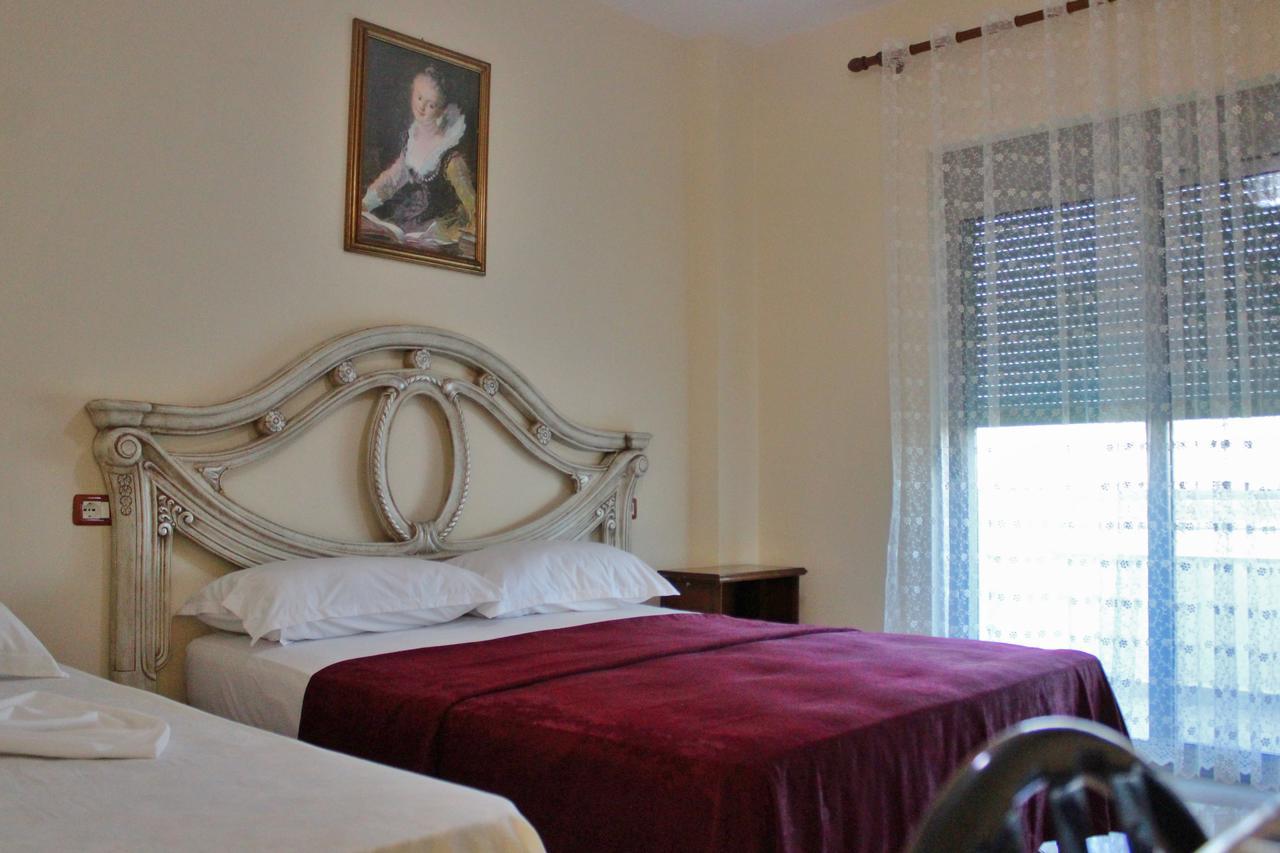 Risus Hotel โกเลม ภายนอก รูปภาพ