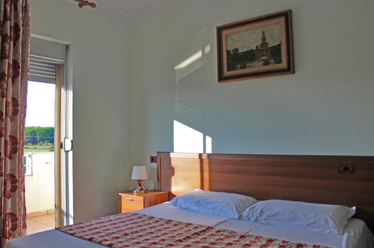 Risus Hotel โกเลม ภายนอก รูปภาพ