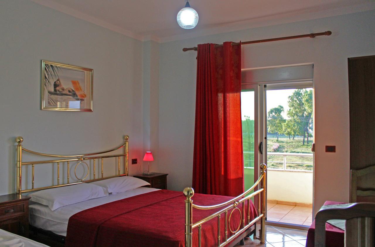 Risus Hotel โกเลม ภายนอก รูปภาพ