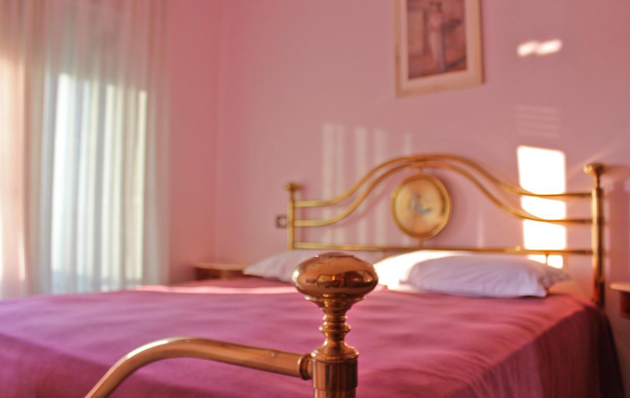 Risus Hotel โกเลม ภายนอก รูปภาพ